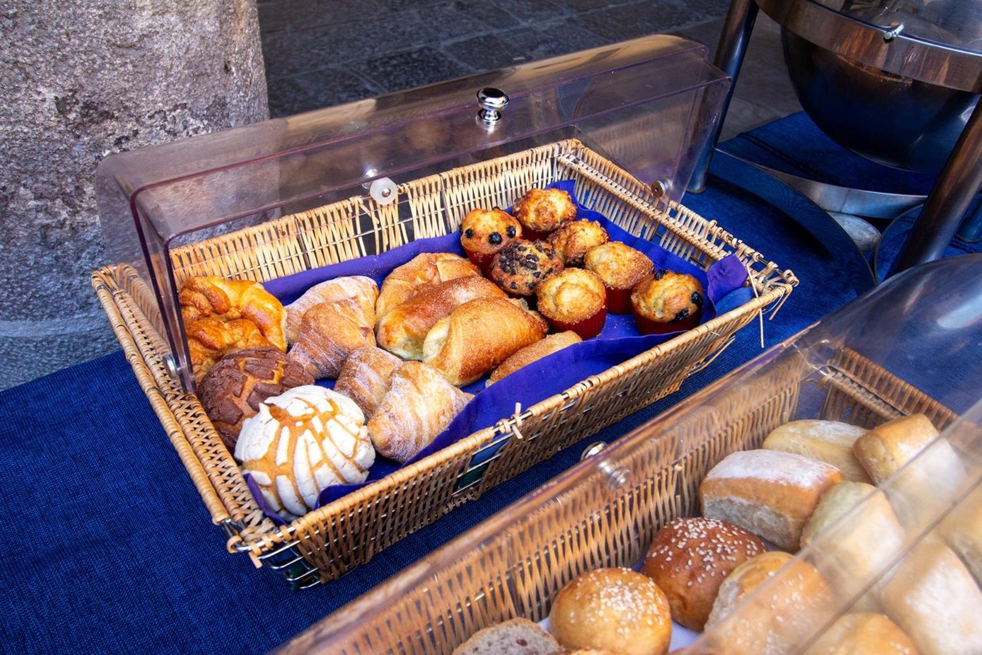 Quinta Real Puebla Hotel Ngoại thất bức ảnh A selection of pastries