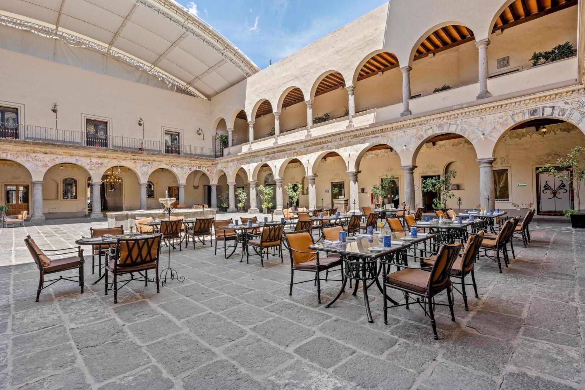 Quinta Real Puebla Hotel Ngoại thất bức ảnh The hotel's interior courtyard